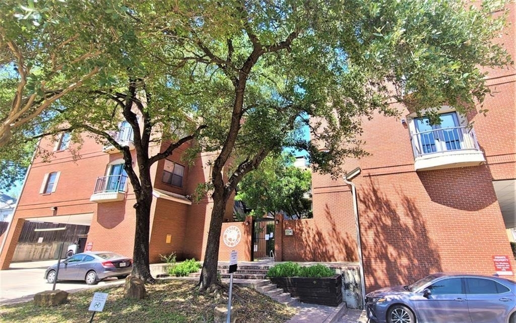 106 E 30th St - Photo 20