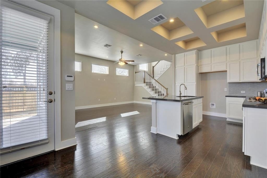 900 Banyon St - Photo 8