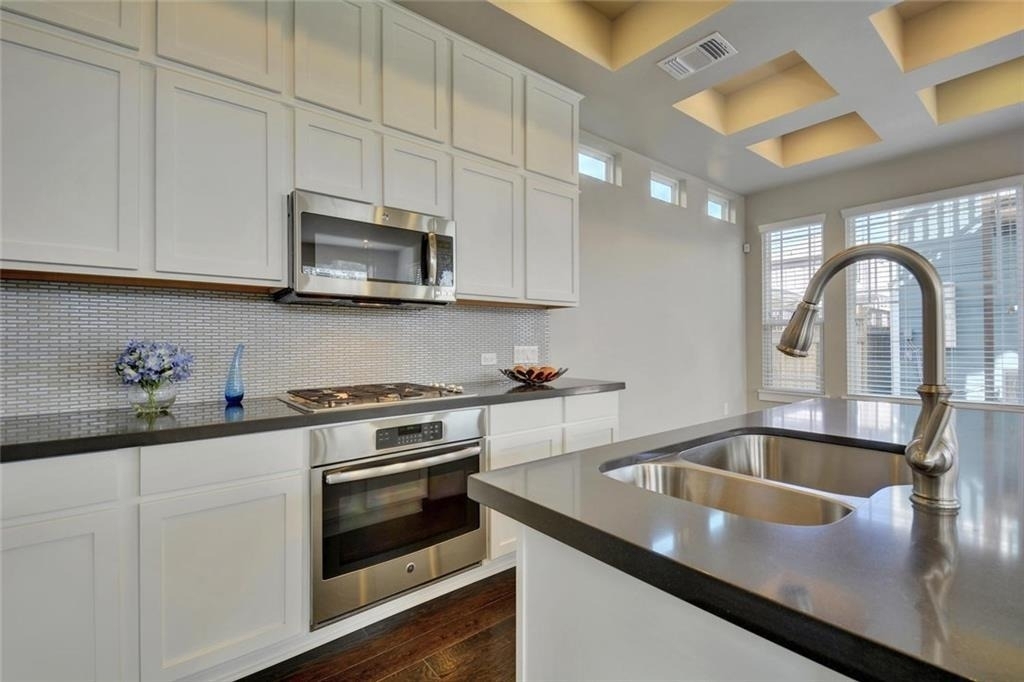 900 Banyon St - Photo 4