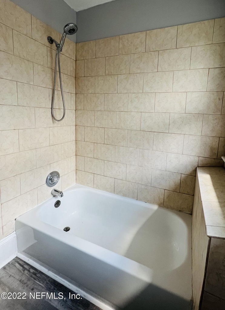 2322 Herschel Street - Photo 9