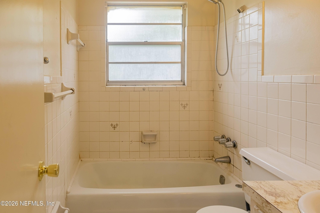 5039 Winchester Drive S - Photo 9