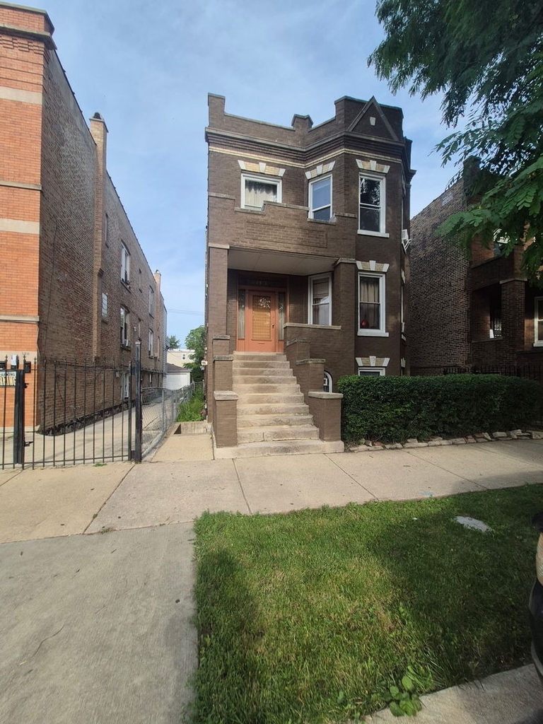 2813 S Lawndale Avenue - Photo 0