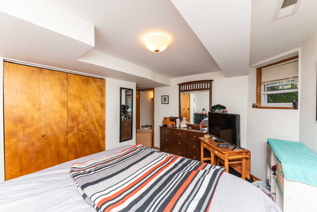 1535 W Leland Avenue - Photo 10