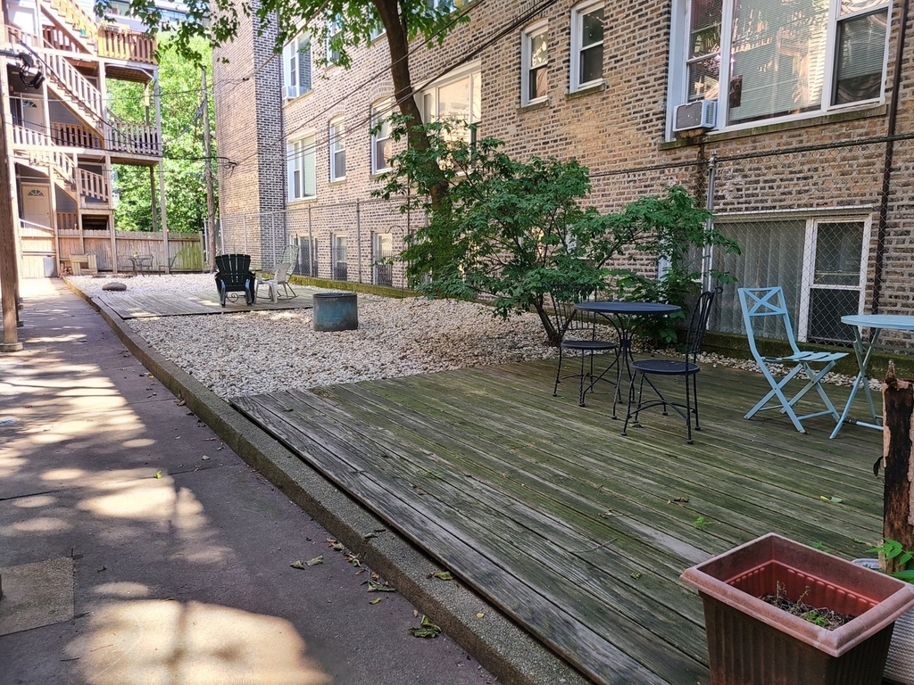709 W Cornelia Avenue - Photo 18