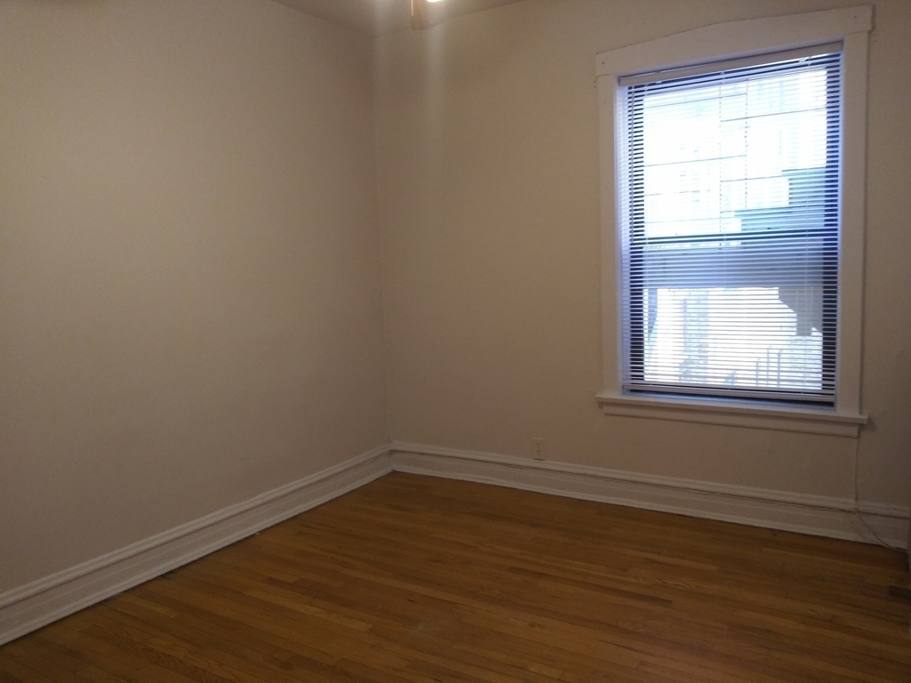 709 W Cornelia Avenue - Photo 10