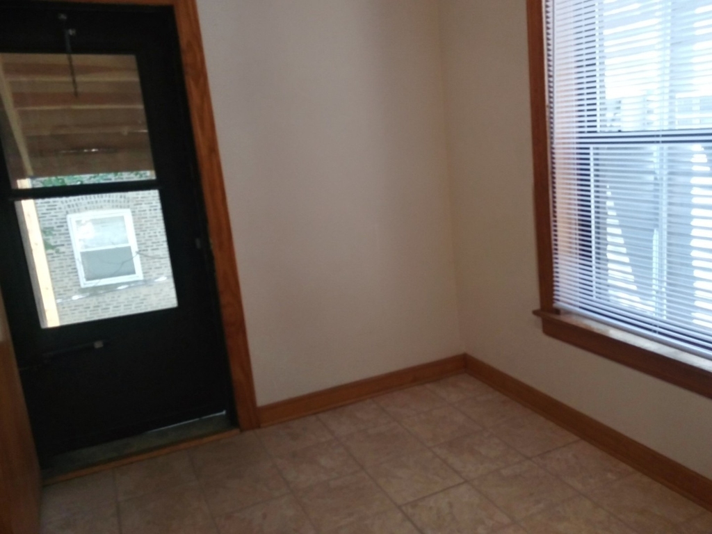 709 W Cornelia Avenue - Photo 15
