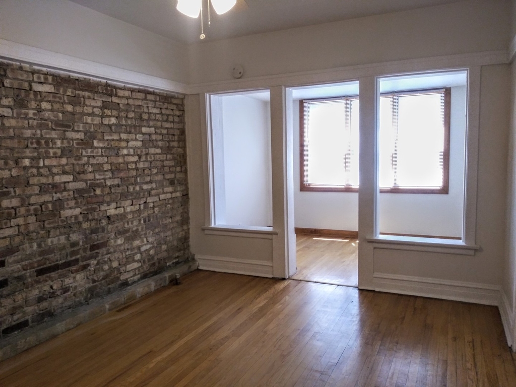 709 W Cornelia Avenue - Photo 9
