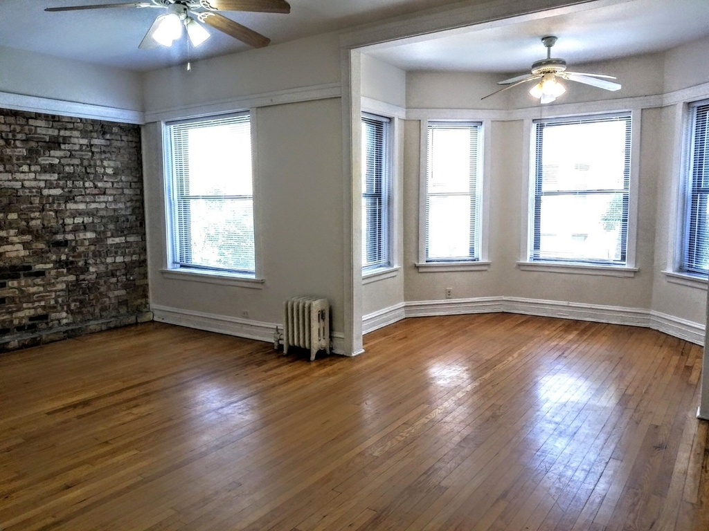 709 W Cornelia Avenue - Photo 2
