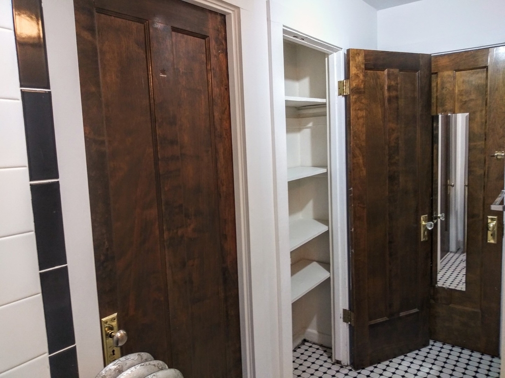 709 W Cornelia Avenue - Photo 4
