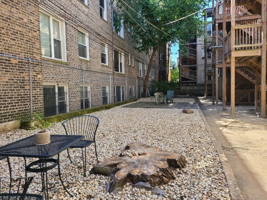 709 W Cornelia Avenue - Photo 17
