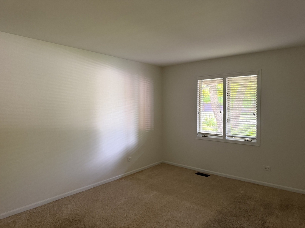 986 West Court - Photo 8