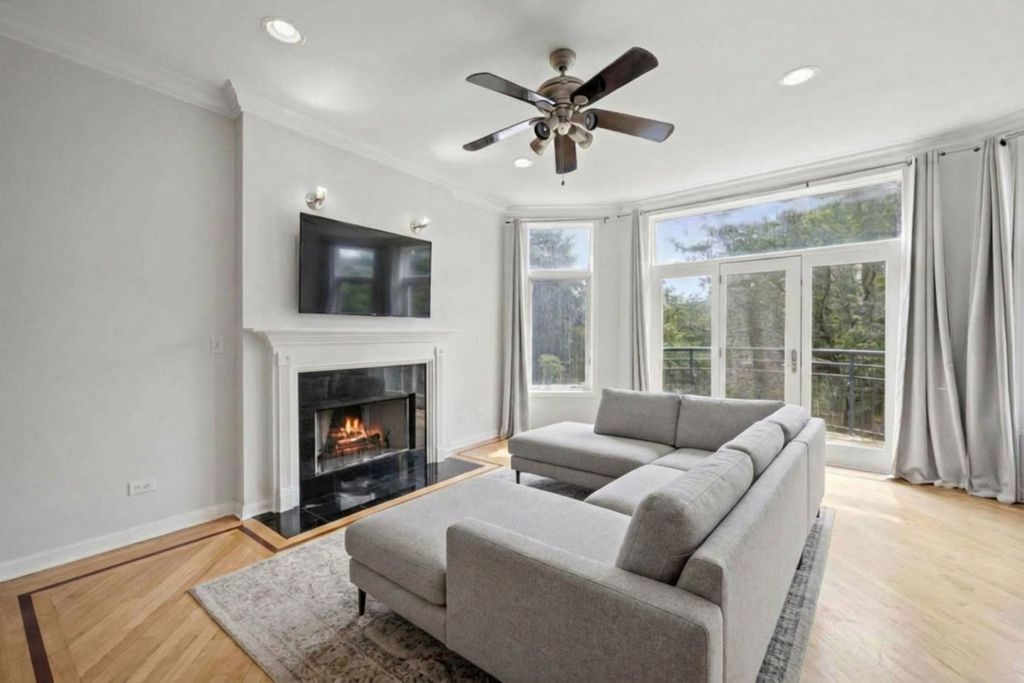 1755 N Artesian Avenue - Photo 2
