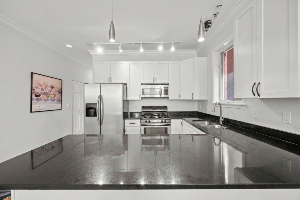 1755 N Artesian Avenue - Photo 11