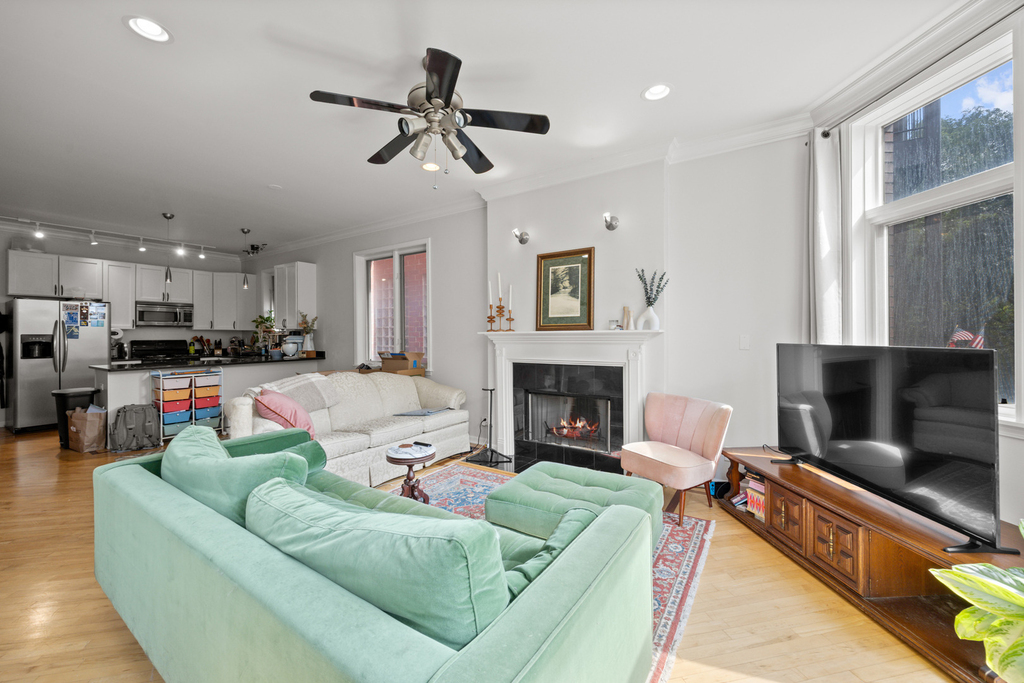 1755 N Artesian Avenue - Photo 7