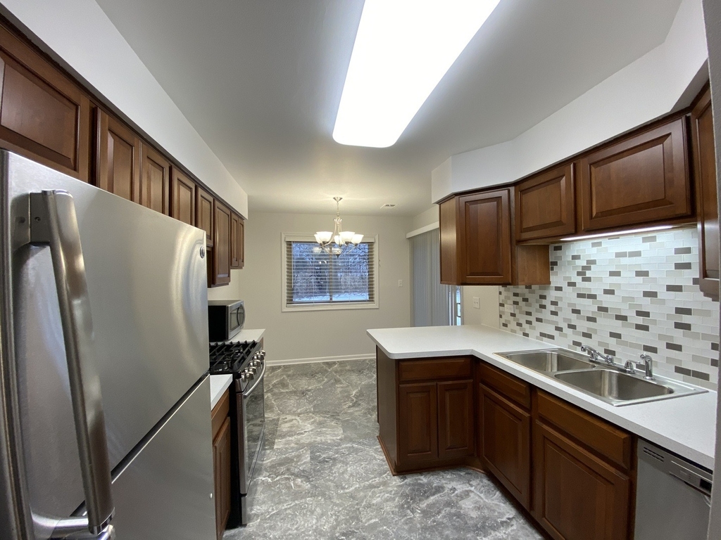 905 Knottingham Drive - Photo 8