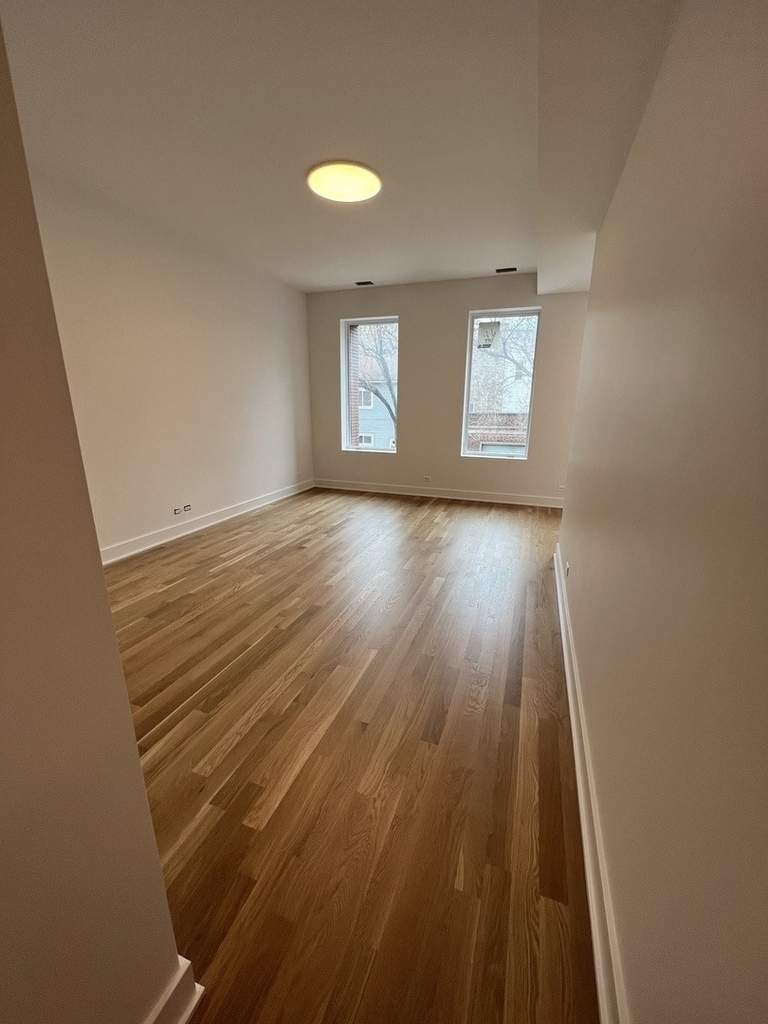524 N May Street - Photo 3