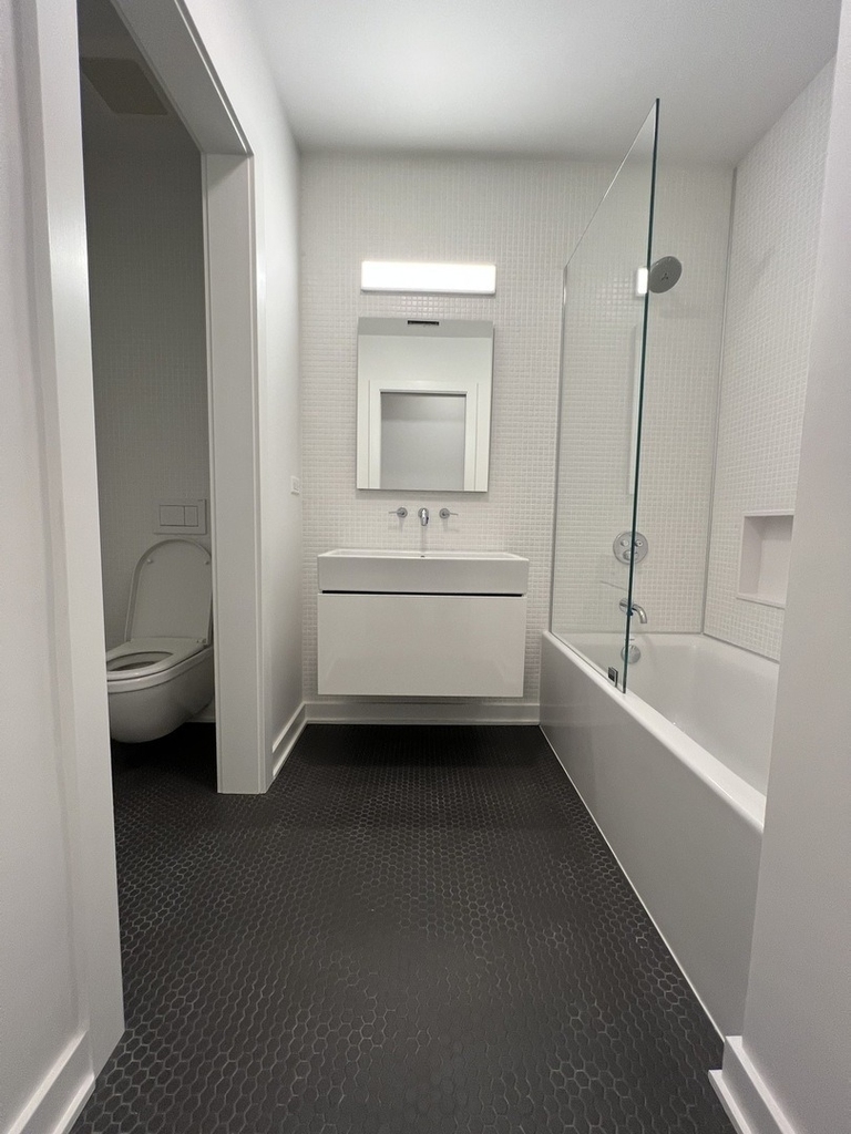 524 N May Street - Photo 8
