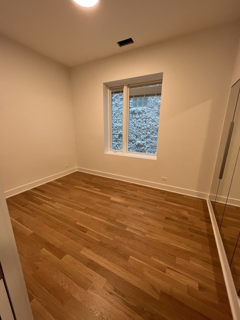 524 N May Street - Photo 4