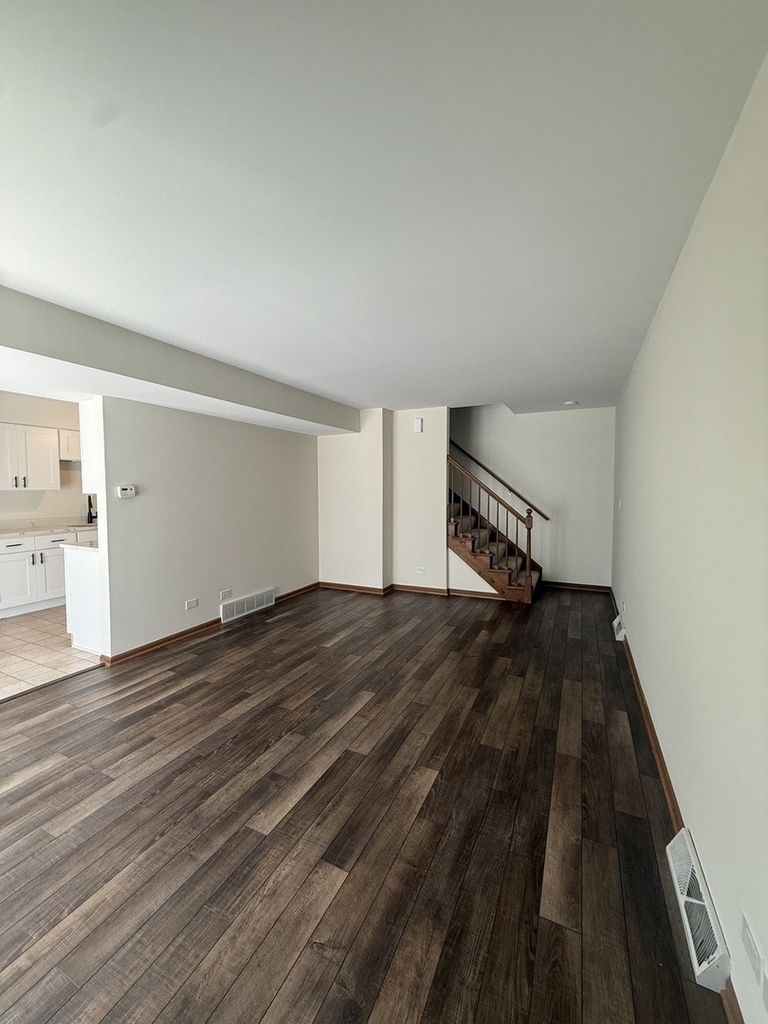 121 Spuhler Drive - Photo 3