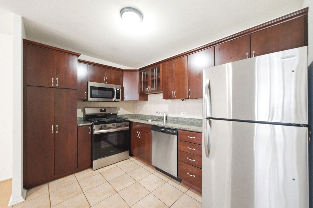 400 E Randolph Street - Photo 3