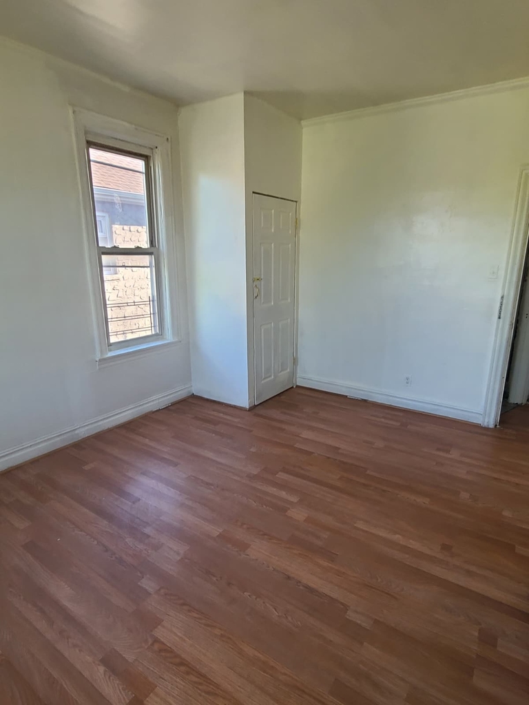1 bed Affordability  with all utility at east 59th  - Photo 1