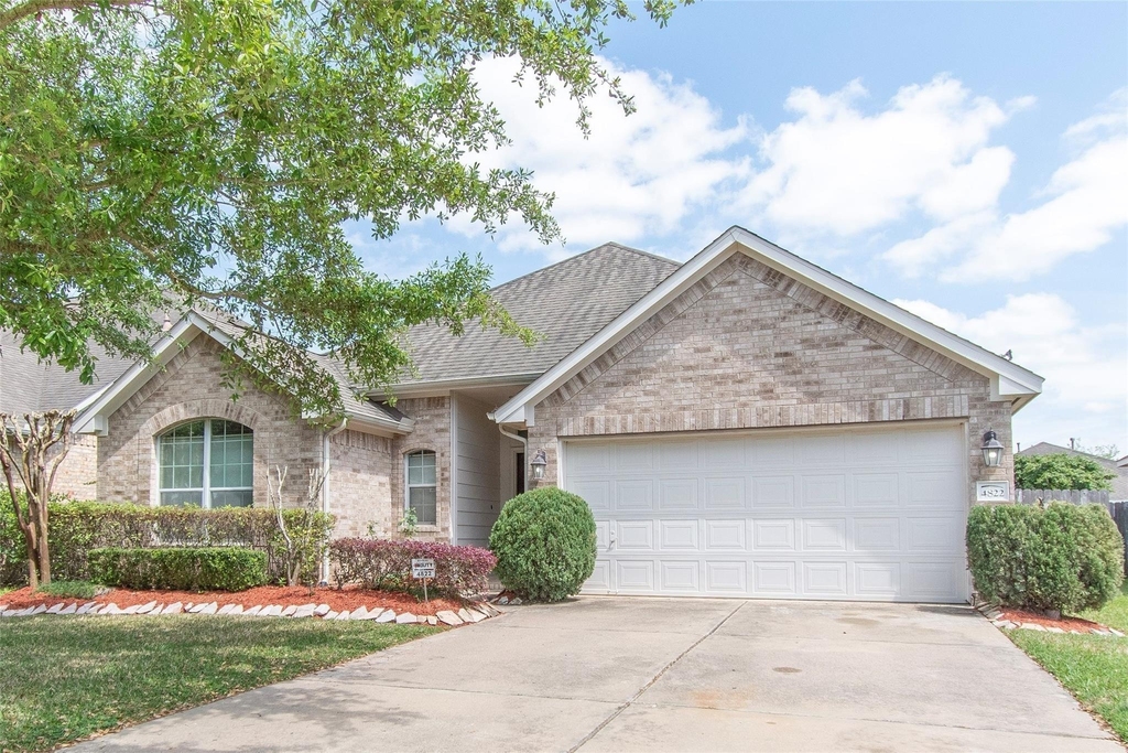 4822 Bonny Loch Lane - Photo 0