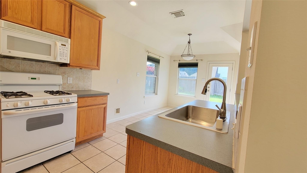 4822 Bonny Loch Lane - Photo 9