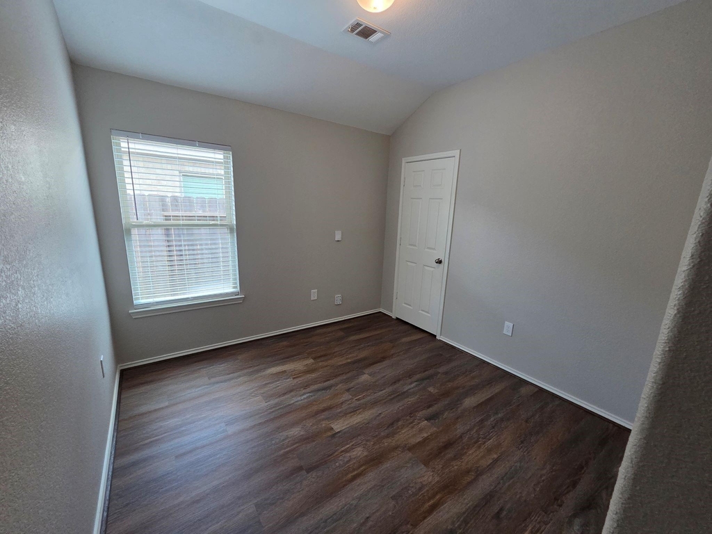 20714 Southern Woods Drive - Photo 18
