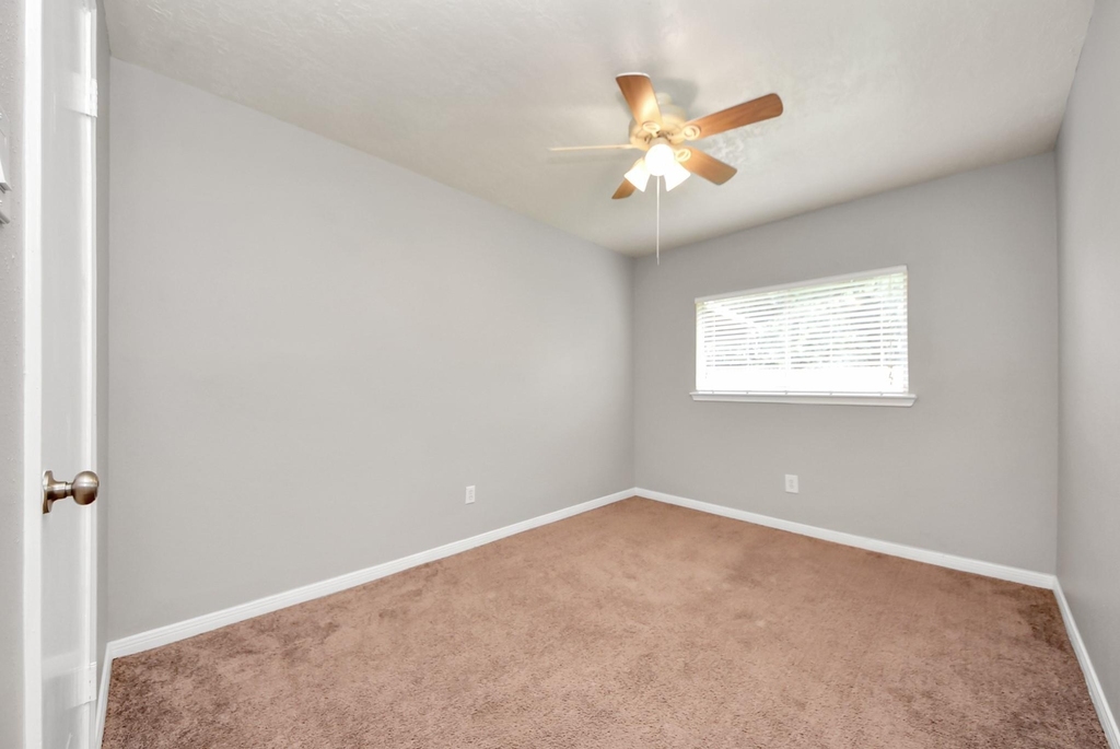 15739 Oak Mountain Dr - Photo 17