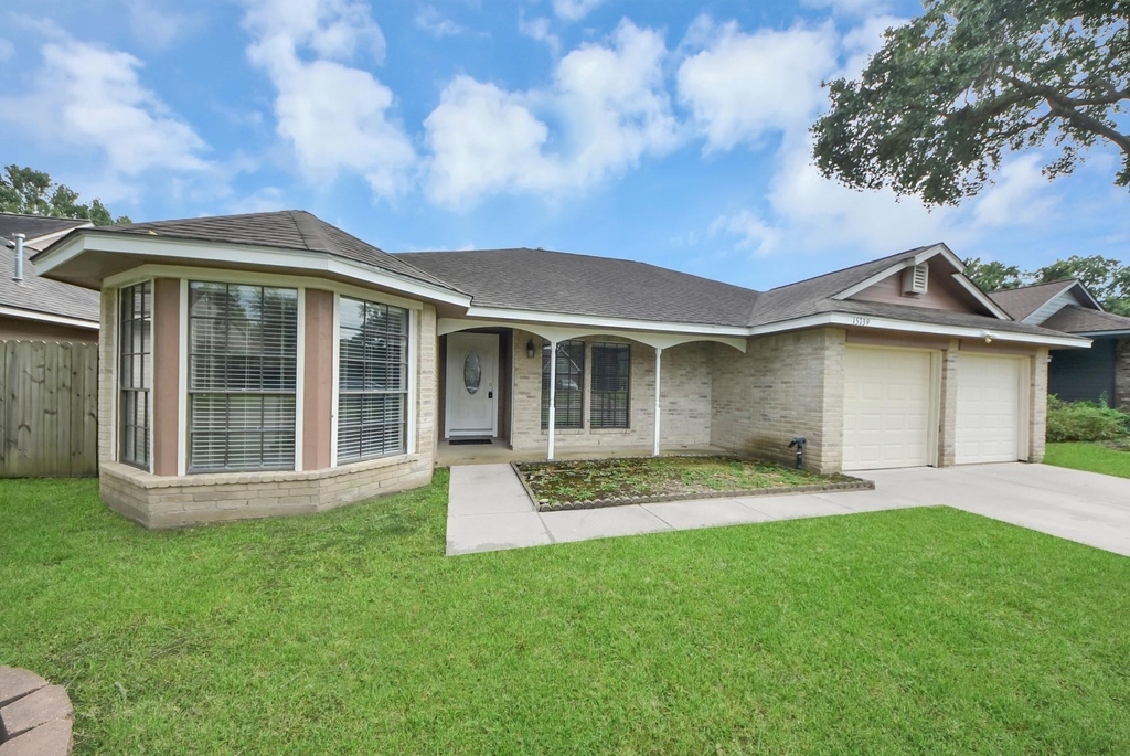 15739 Oak Mountain Dr - Photo 0