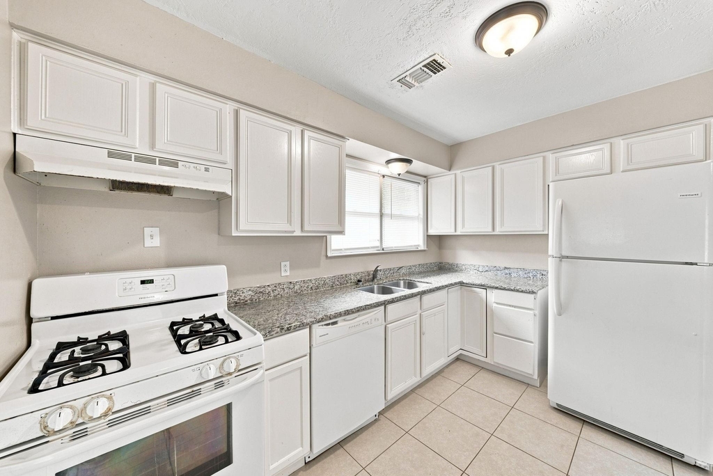914 Martha Street - Photo 12
