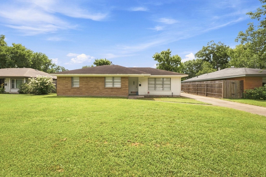 914 Martha Street - Photo 0
