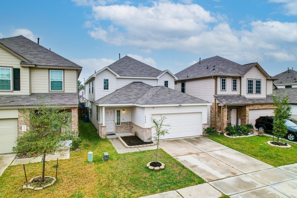17419 Desmond Street - Photo 0