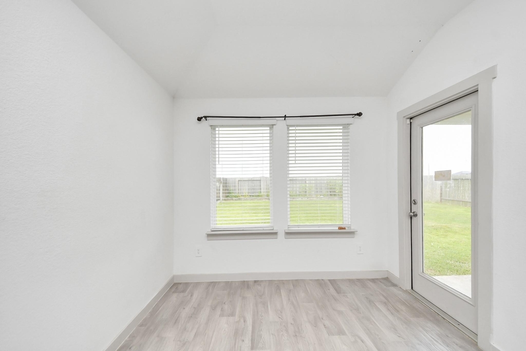 7923 Cattleman Valley Drive - Photo 15