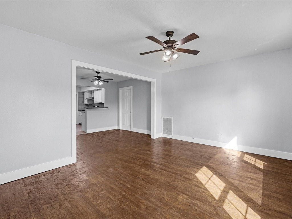 4218 Crenshaw Street - Photo 2