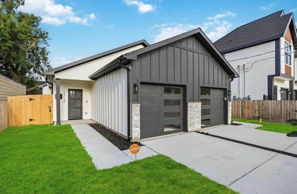 5313 Bacher - Photo 0