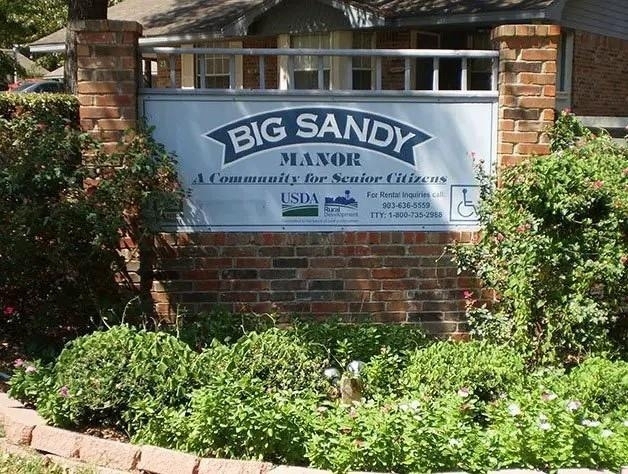 615 Robinson Rd - Photo 0