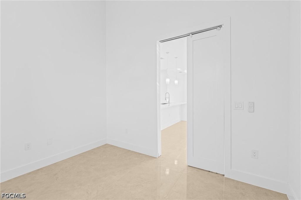 821 Nw 37th Place - Photo 21
