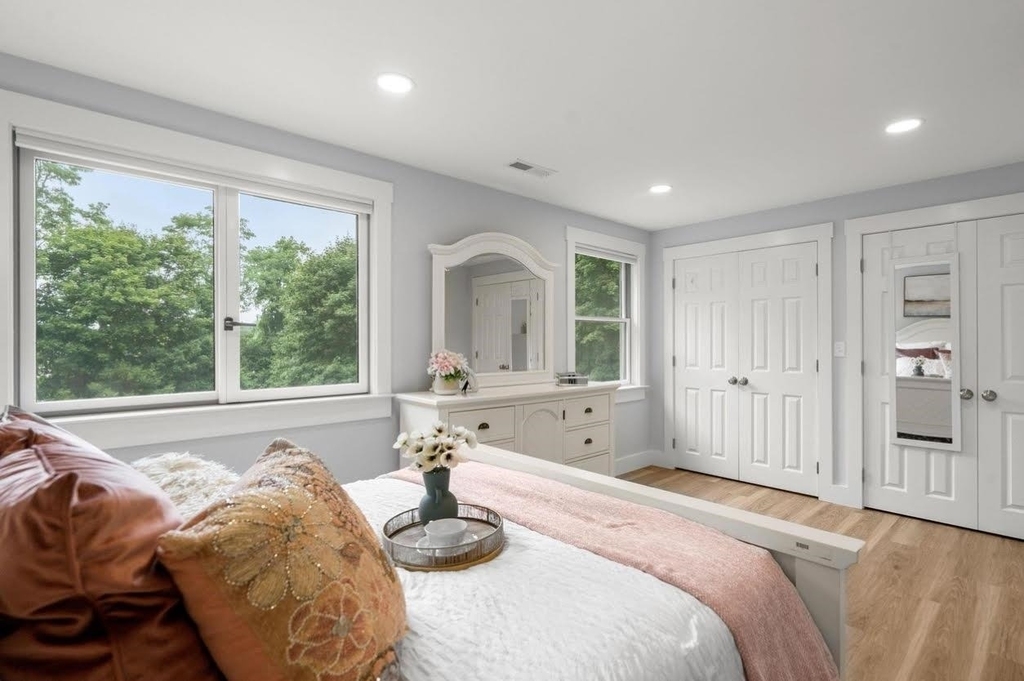 47 Newton - Photo 4