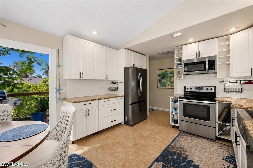 105 W Hilo Street - Photo 1