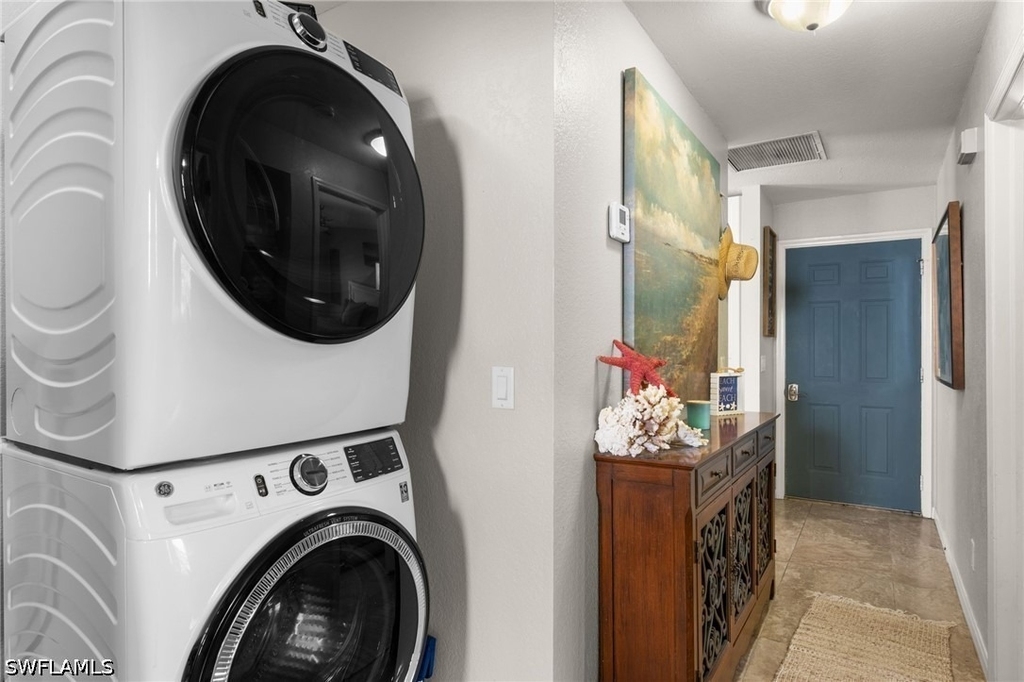 105 W Hilo Street - Photo 18