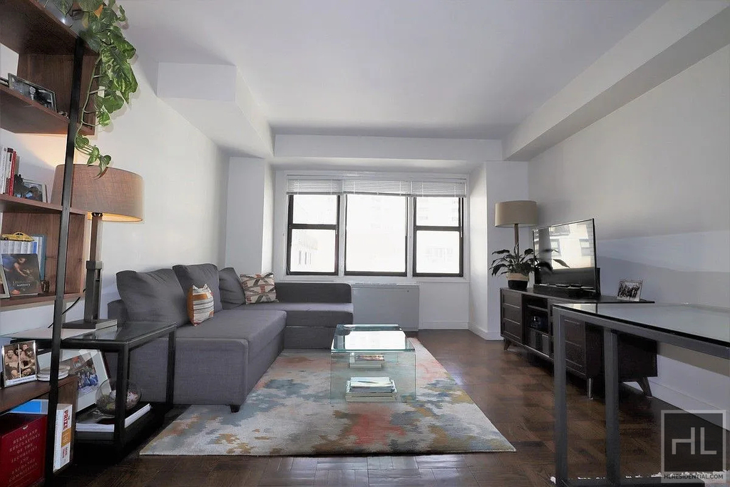 East 63 Street - Photo 1