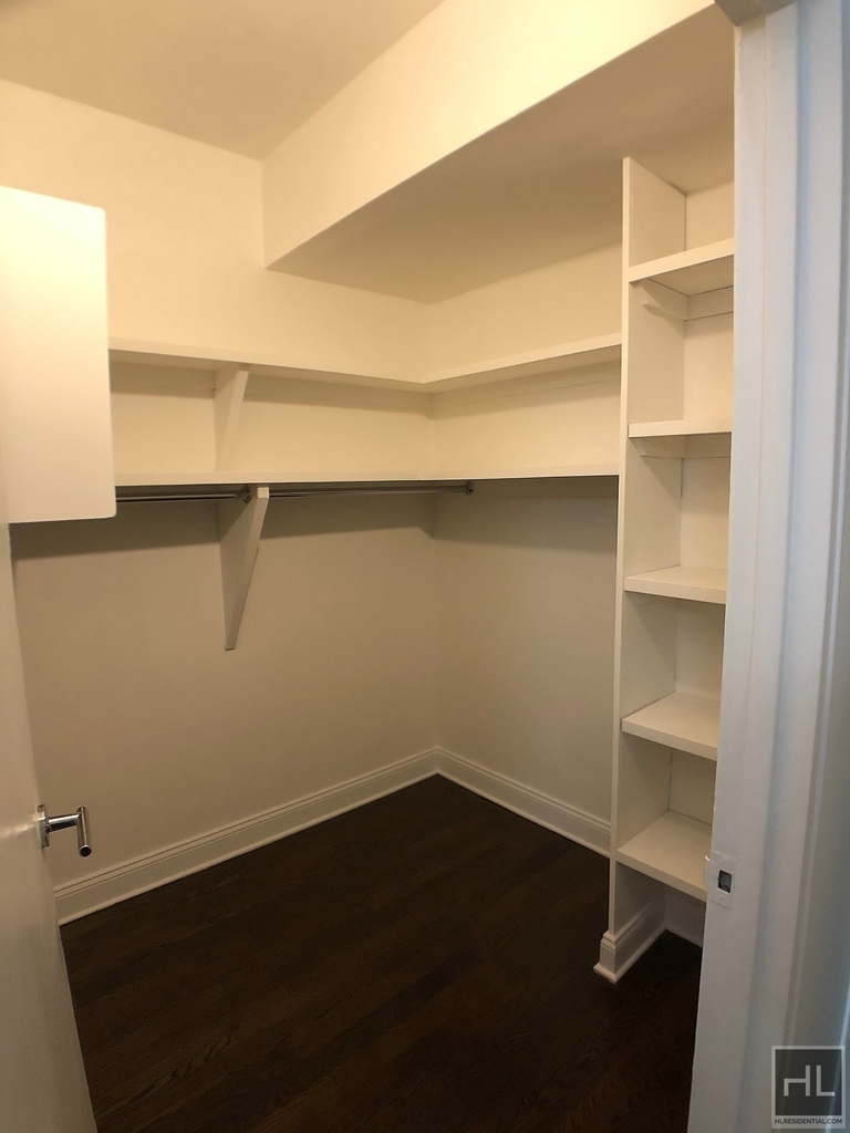 West 22 Street - Photo 4