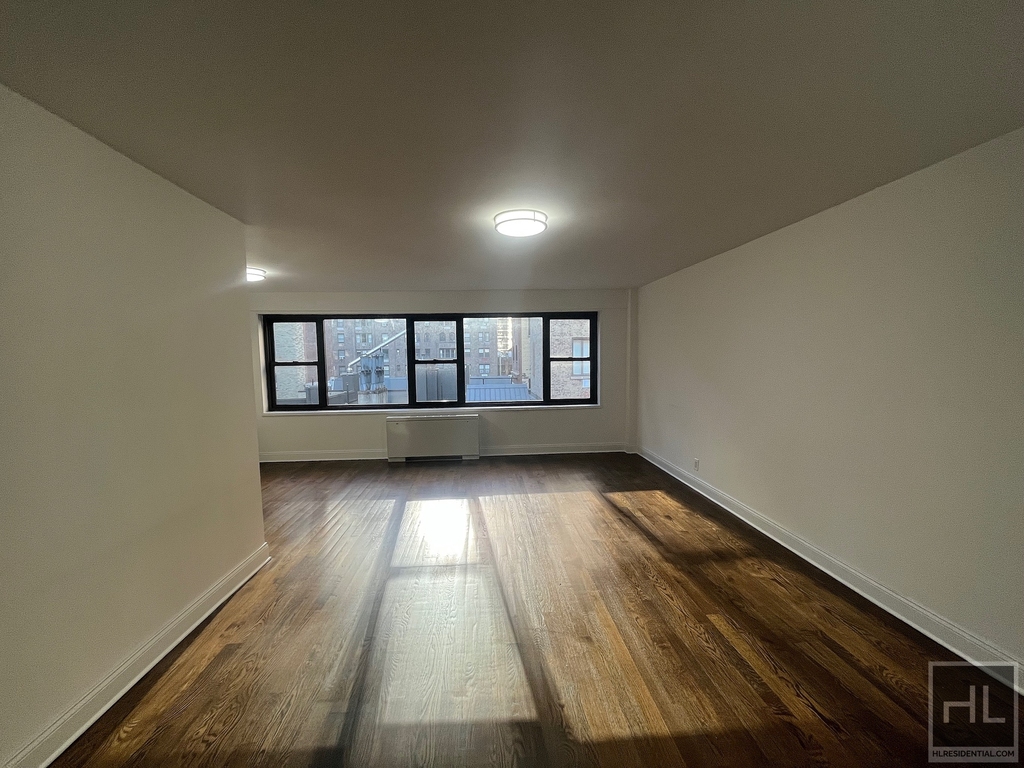 East 56 Street - Photo 0