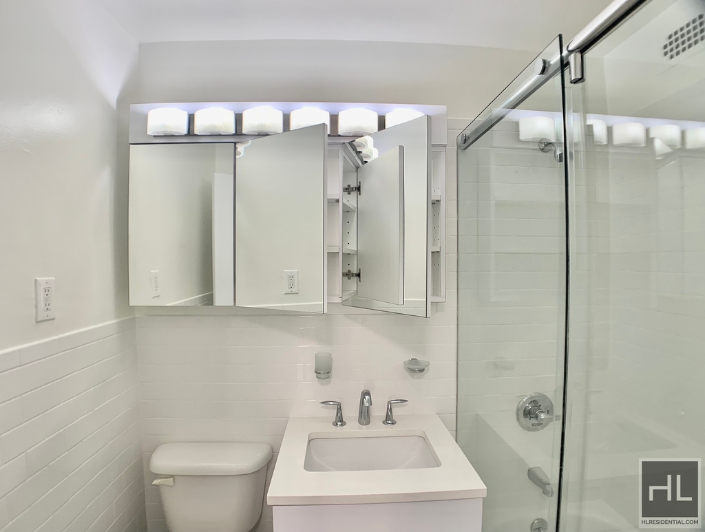 East 56 Street - Photo 3