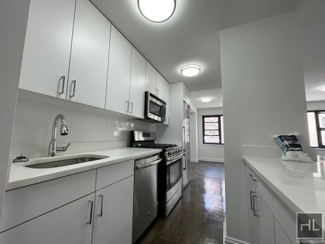 East 56 Street - Photo 2