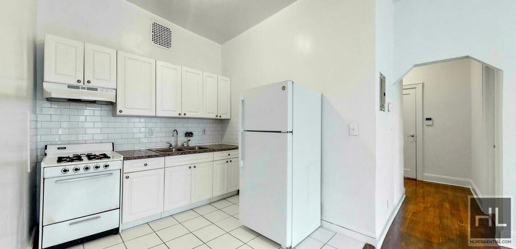 3 Avenue - Photo 4
