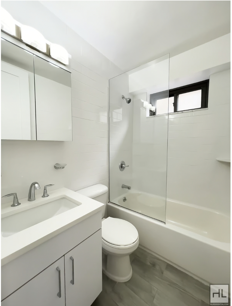 East 89th Street - Photo 6