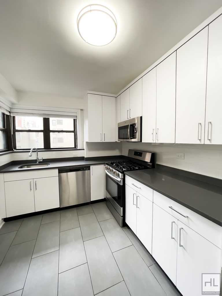 East 89th Street - Photo 4