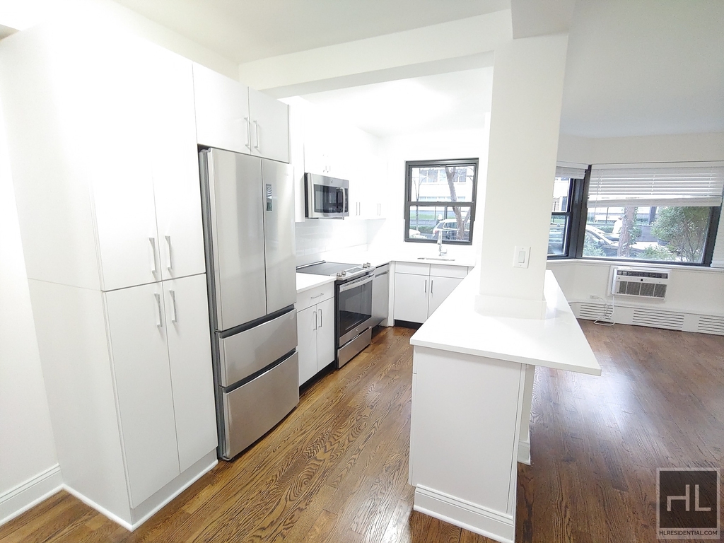 East 69 Street - Photo 1